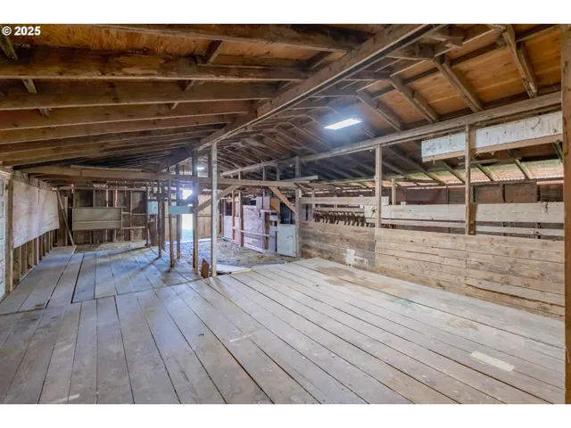 a view of a tennis court