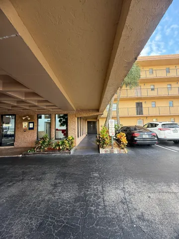 $2,200 | 9370 Southwest 8th Street, Unit 122, Boca Raton, FL 33428
