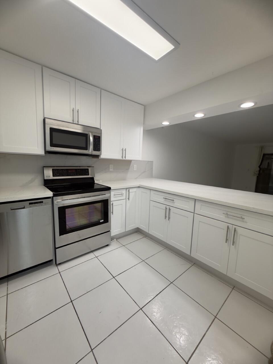 9370 Southwest 8th Street, Unit 122 Boca Raton, FL 33428 - Photo 9 of 24 IMG_8714 Large