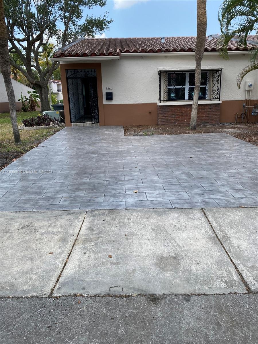 7262 Jacaranda Lane, Unit 7262 Miami Lakes, FL 33014 - Photo 9 of 9 a front view of house with yard