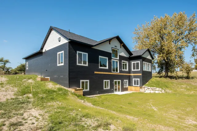 $595,000 | 1001 Moore Street, Starbuck, MN 56381