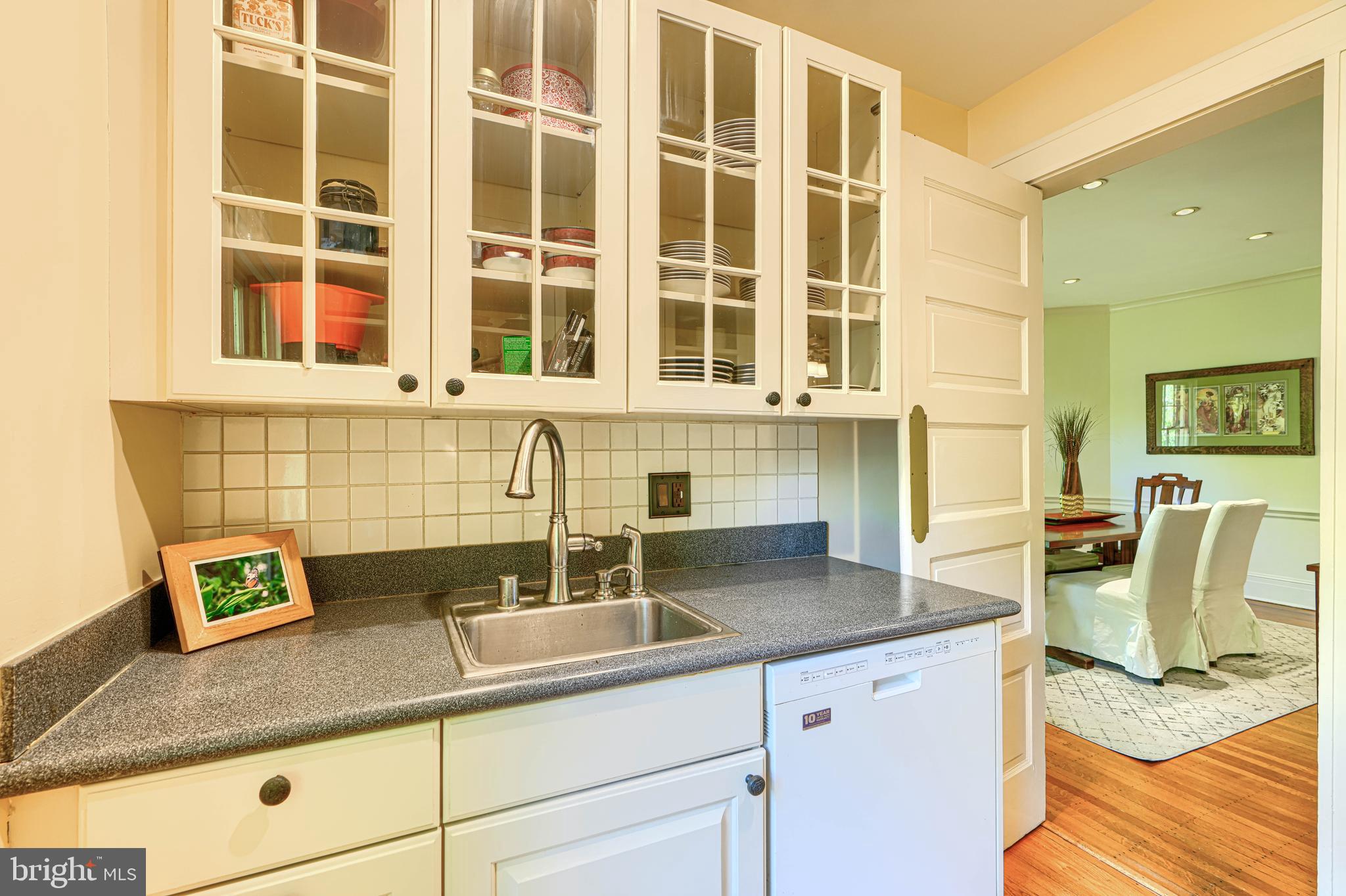 207 Hawthorn Road Baltimore, MD 21210 - Photo 36 of 123 Butler's Pantry (in between dining rm & kitchen)