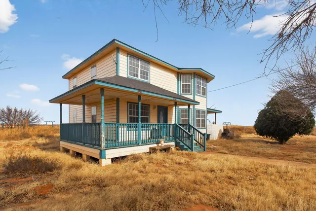 $235,900 | 409 Highway 83, Seagraves, TX 79359