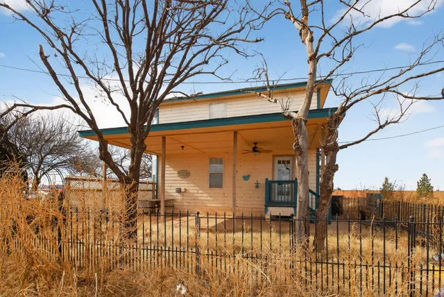 $235,900 | 409 Highway 83, Seagraves, TX 79359