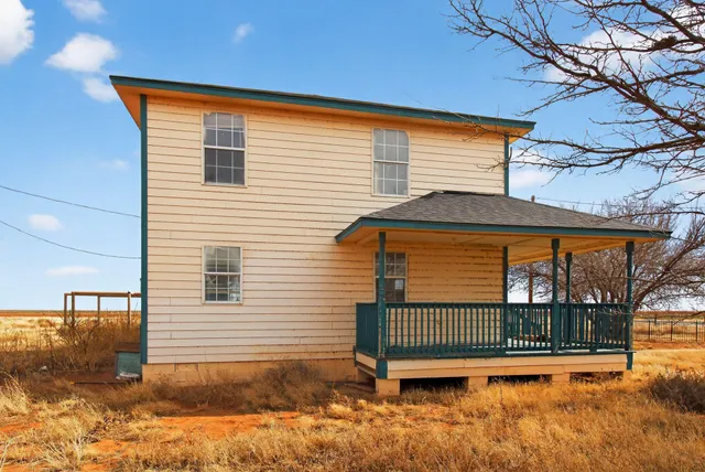 $235,900 | 409 Highway 83, Seagraves, TX 79359