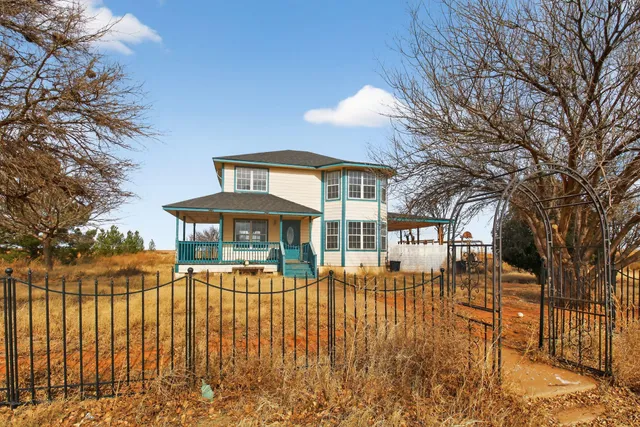 $235,900 | 409 Highway 83, Seagraves, TX 79359