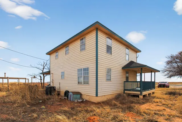 $235,900 | 409 Highway 83, Seagraves, TX 79359