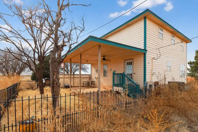 $235,900 | 409 Highway 83, Seagraves, TX 79359