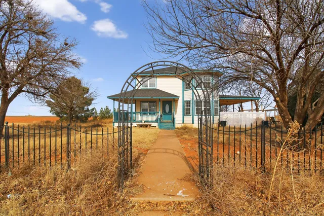 $235,900 | 409 Highway 83, Seagraves, TX 79359