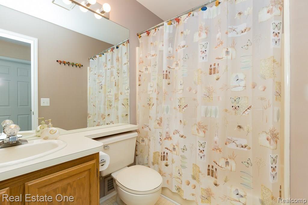572 Bolinger Street Rochester, MI 48307 - Photo 17 of 23 Bolinger-W023.jpg