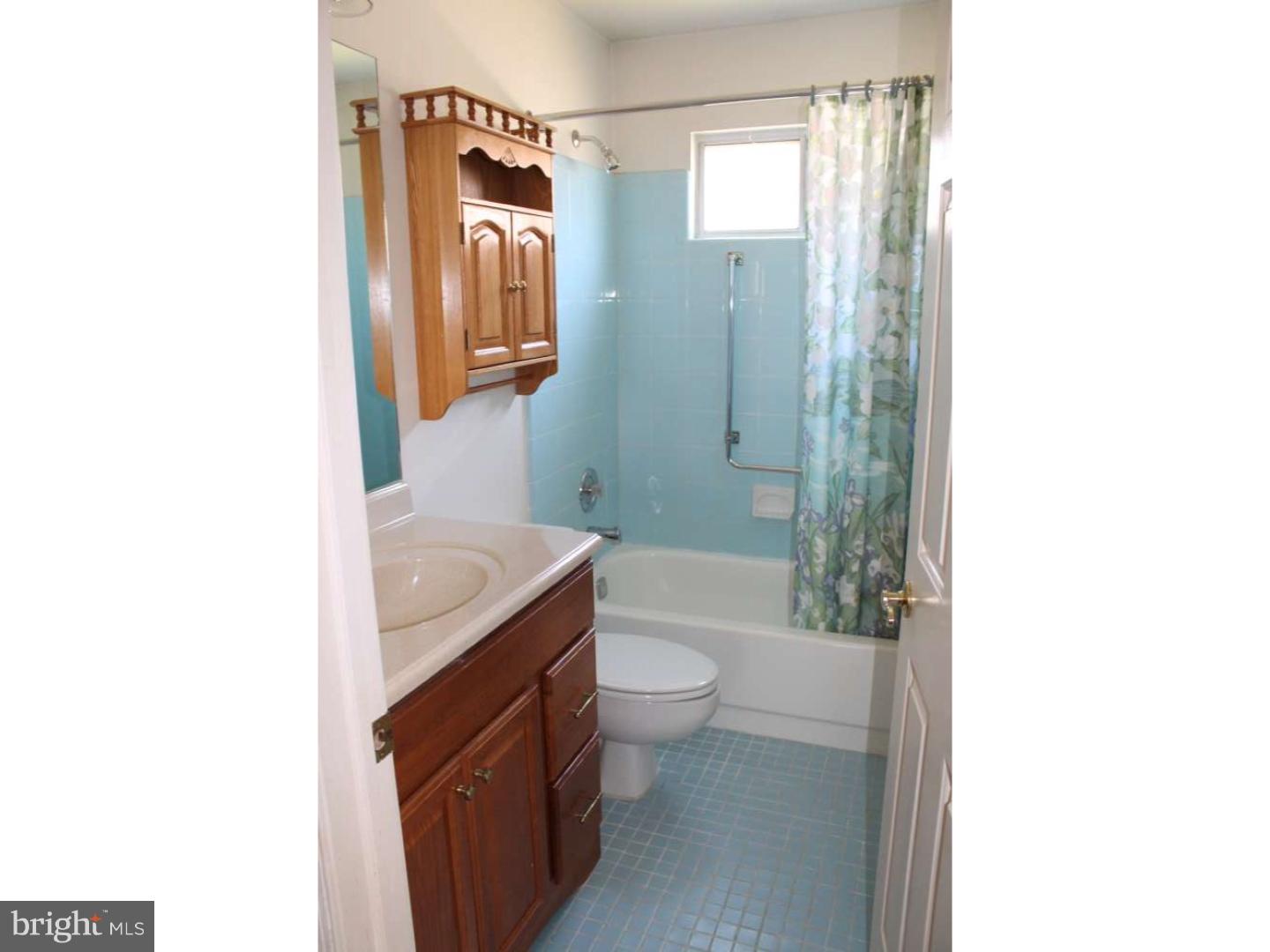 31 Stratford Road Southampton, NJ 08088 - Photo 14 of 17 Bathroom