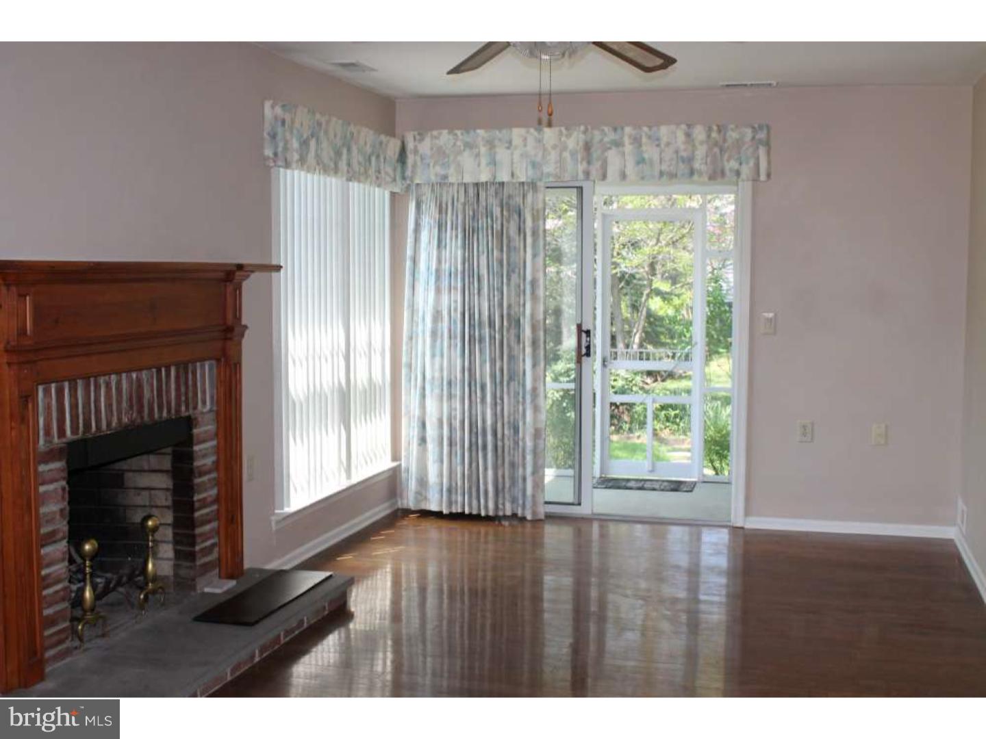 31 Stratford Road Southampton, NJ 08088 - Photo 10 of 17 Family Room