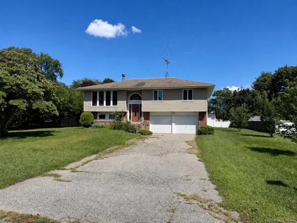 $779,999 | 5 Cherrywood Drive, East Northport, NY 11731