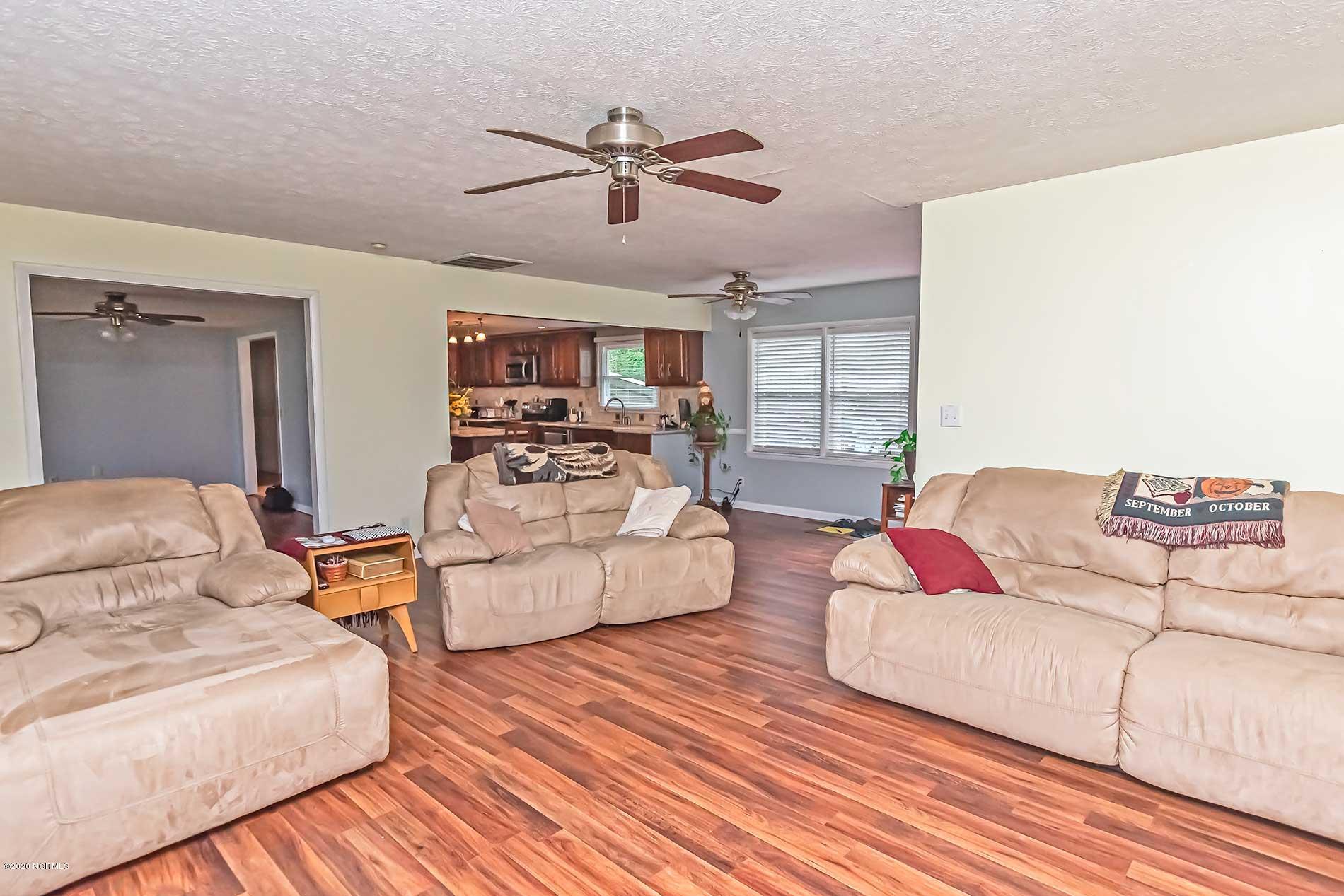 289 Lester Watts Road Tabor City, NC 28463 - Photo 11 of 29 Spacious Living Room