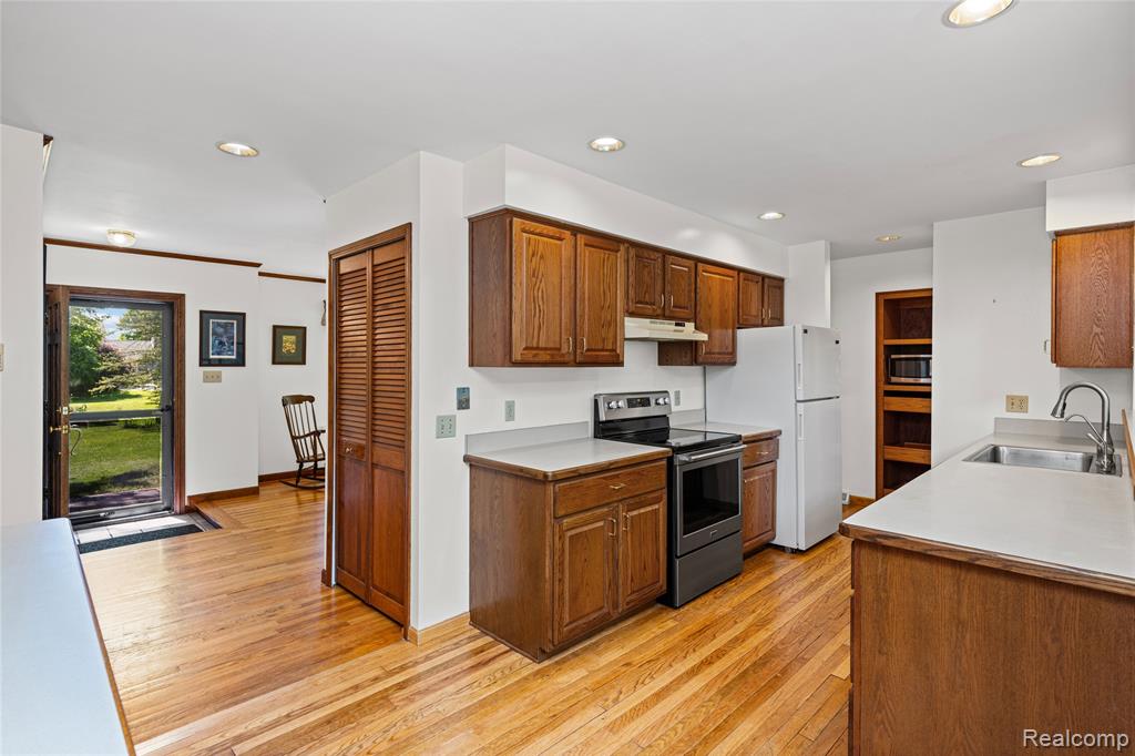 760 Waterbury Road Highland, MI 48356 - Photo 13 of 62