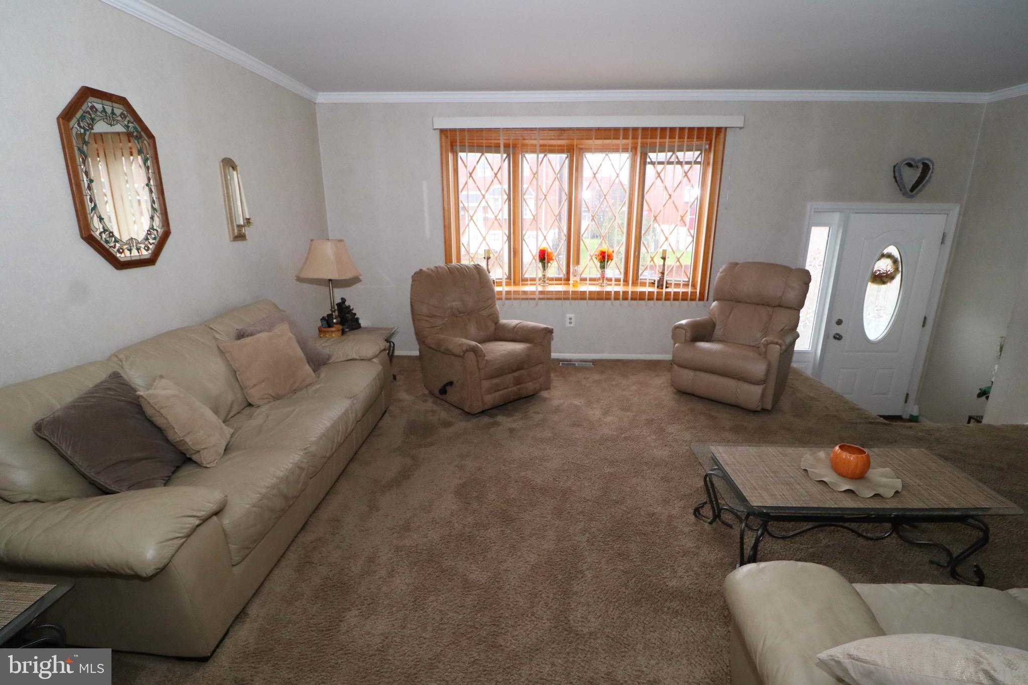 12129 Ranier Road Philadelphia, PA 19154 - Photo 4 of 45