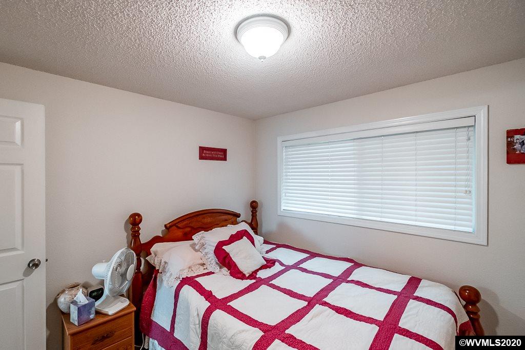 1609 Del Rio Avenue Southeast Albany, OR 97322 - Photo 15 of 36