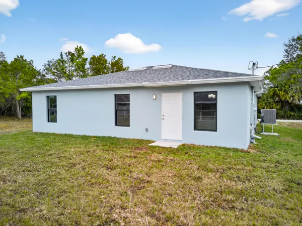 a house that has a yard