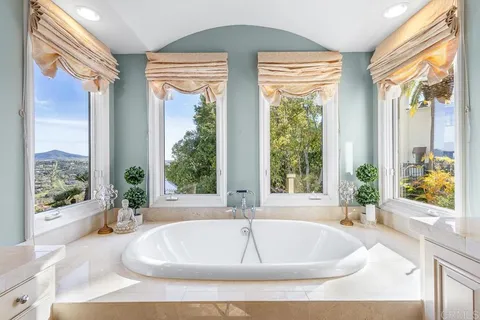 $3,999,000 | 7729 Calle Amanacer, Rancho Santa Fe, CA 92067