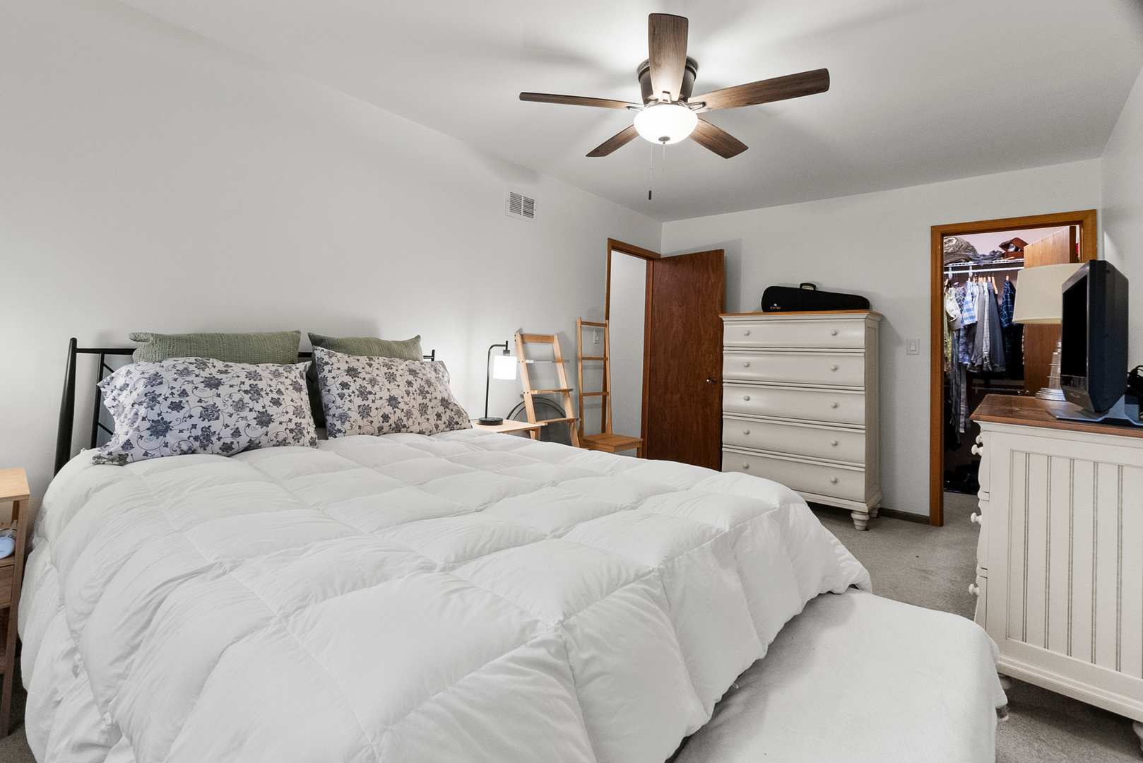 11130 Granite Drive Mokena, IL 60448 - Photo 17 of 41 a bedroom with a bed and a flat screen tv