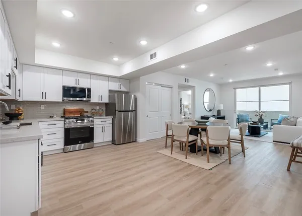 $5,195 | 1303 South Orange Grove Avenue, Unit 603, Los Angeles, CA 90019