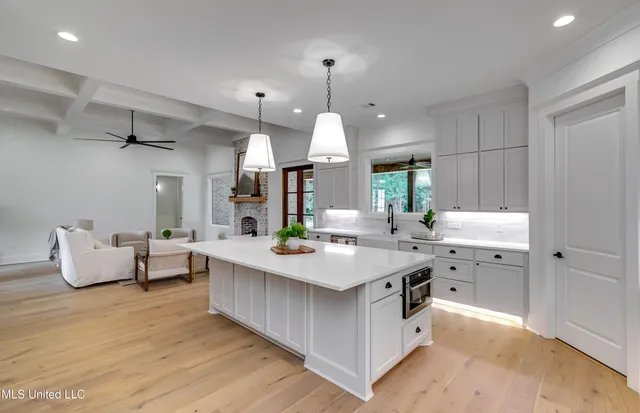 $819,900 | 517 Central Circle, Flowood, MS 39232