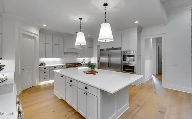 $819,900 | 517 Central Circle, Flowood, MS 39232