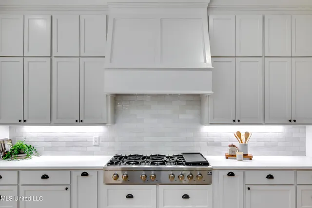 $819,900 | 517 Central Circle, Flowood, MS 39232