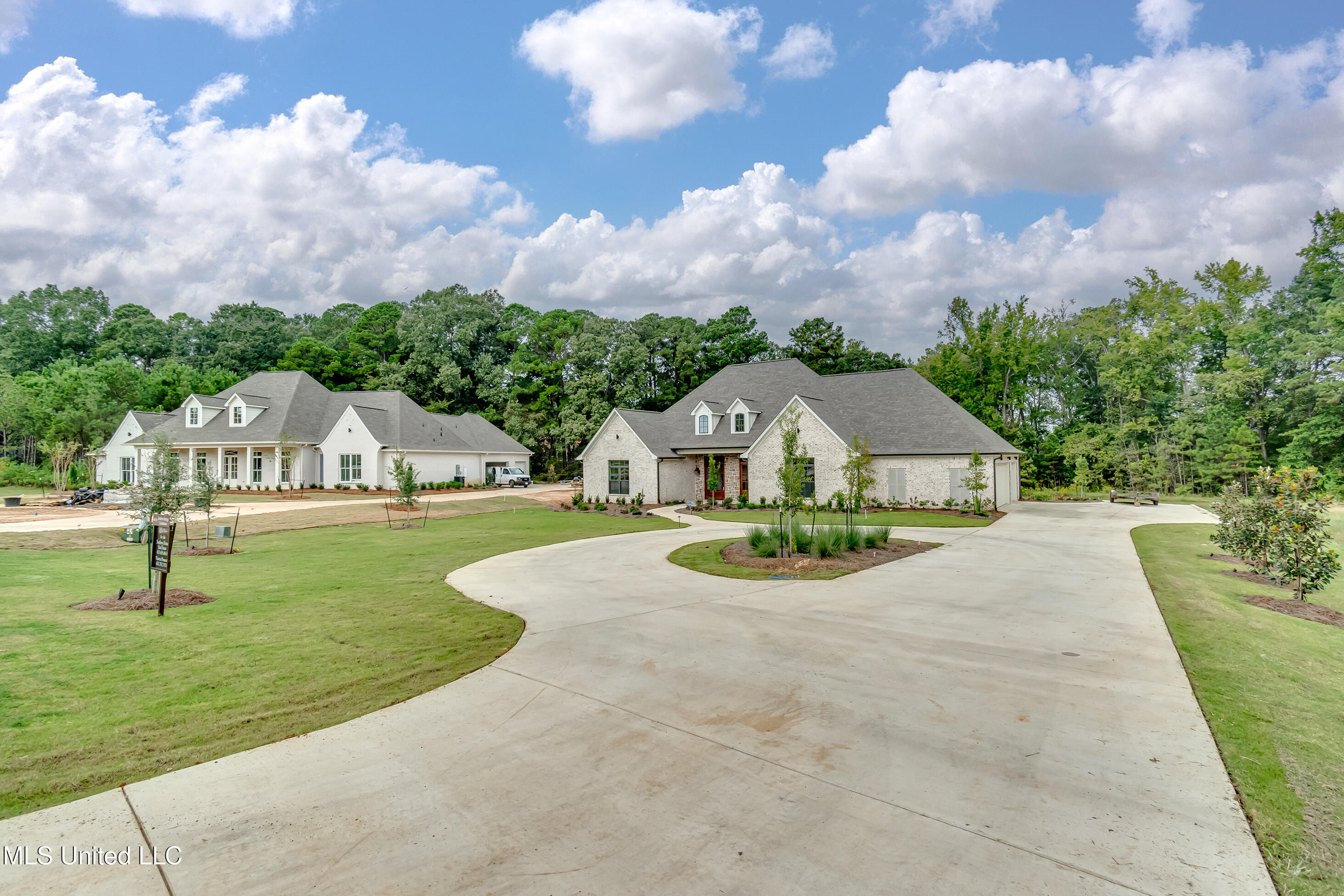 517 Central Circle Flowood, MS 39232 - Photo 3 of 72 517 Central Cir-6