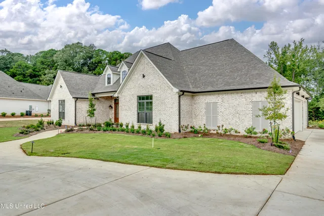 $819,900 | 517 Central Circle, Flowood, MS 39232