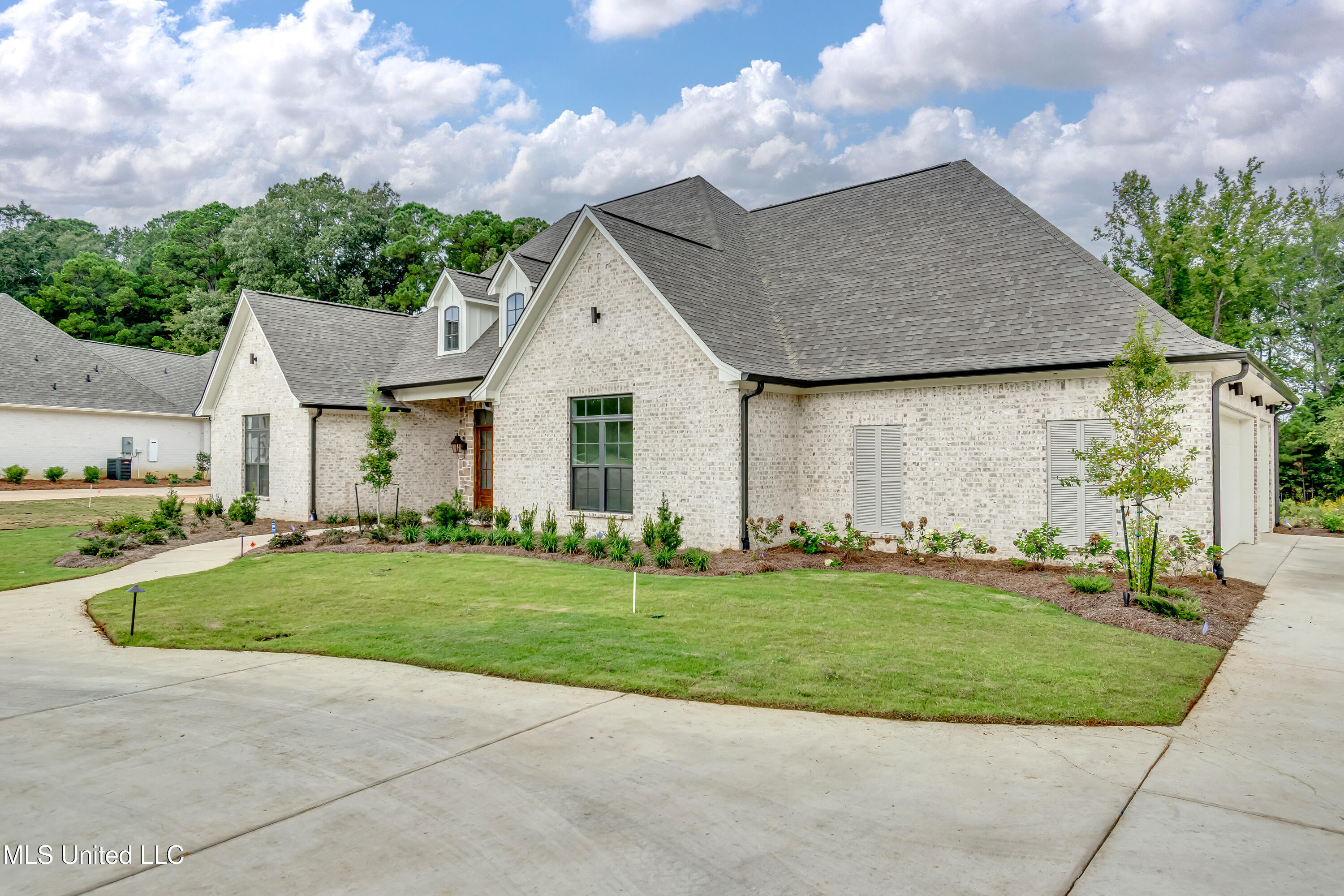 517 Central Circle Flowood, MS 39232 - Photo 4 of 72 517 Central Cir-7