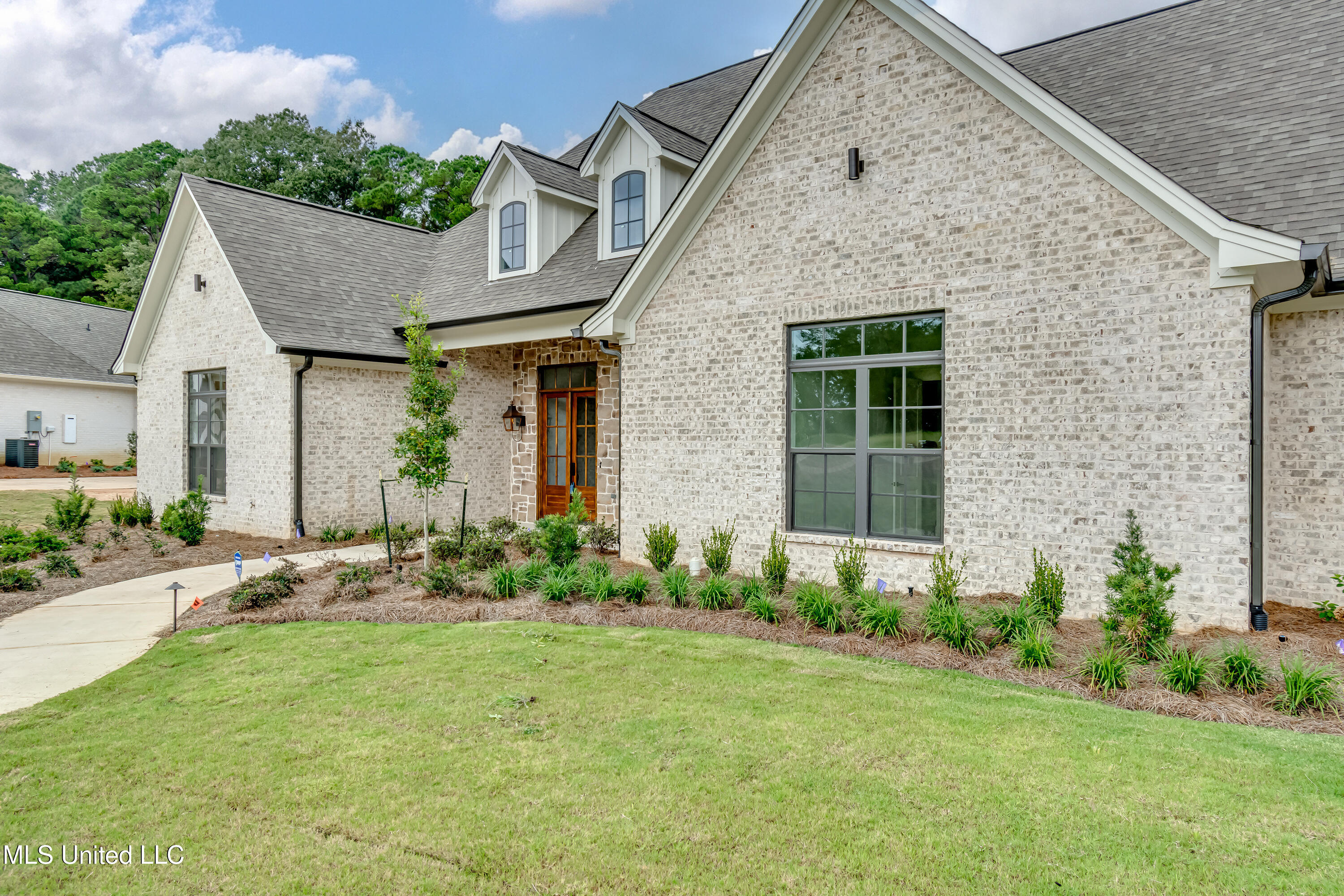517 Central Circle Flowood, MS 39232 - Photo 5 of 72 517 Central Cir-8