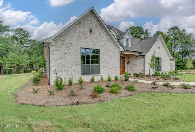$819,900 | 517 Central Circle, Flowood, MS 39232