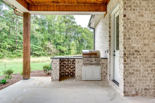 $819,900 | 517 Central Circle, Flowood, MS 39232