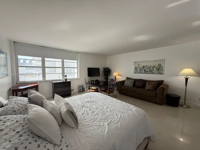 $2,300 | 100 Lincoln Road, Unit 316, Miami Beach, FL 33139