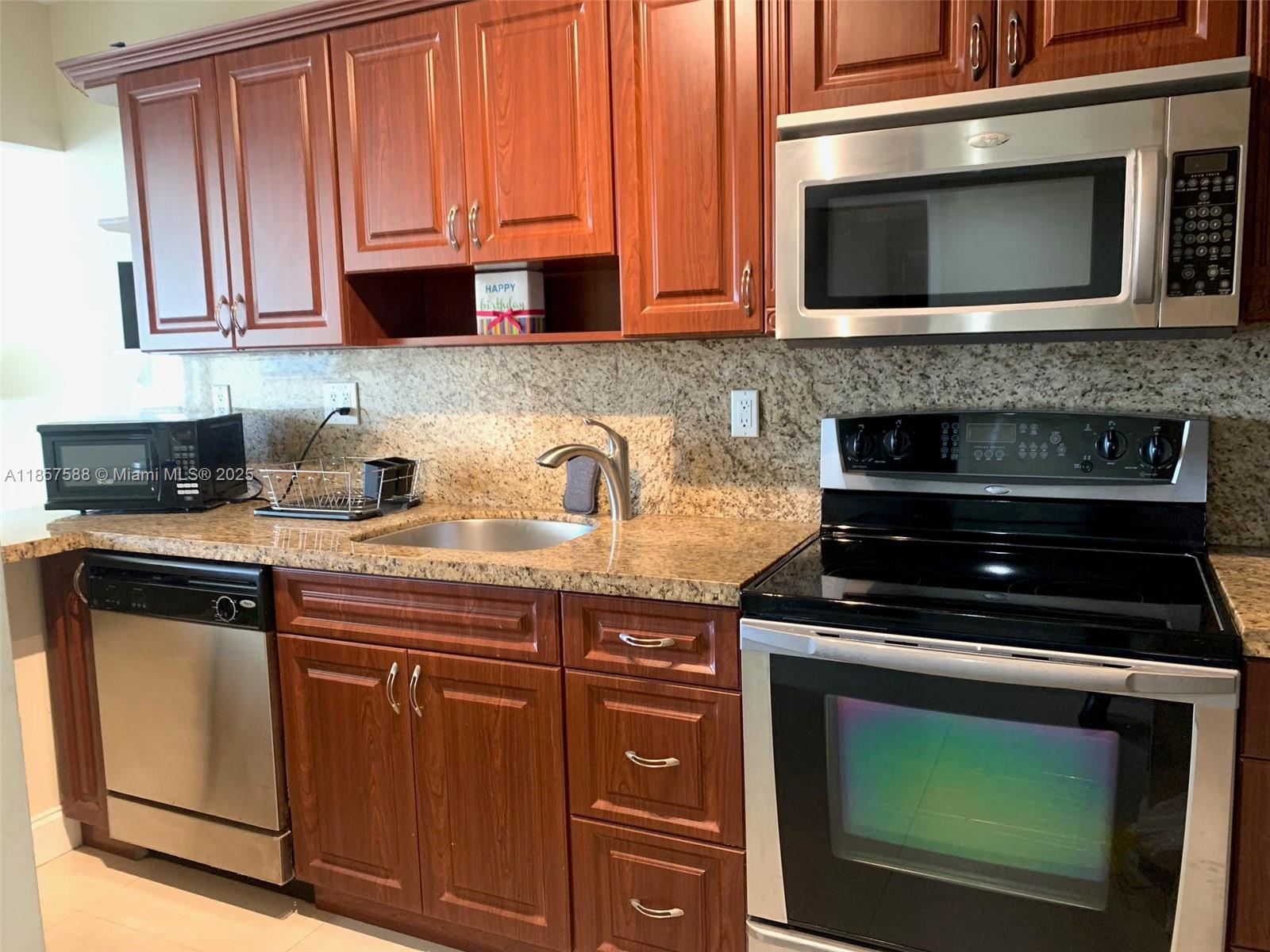 100 Lincoln Road, Unit 316 Miami Beach, FL 33139 - Photo 6 of 19