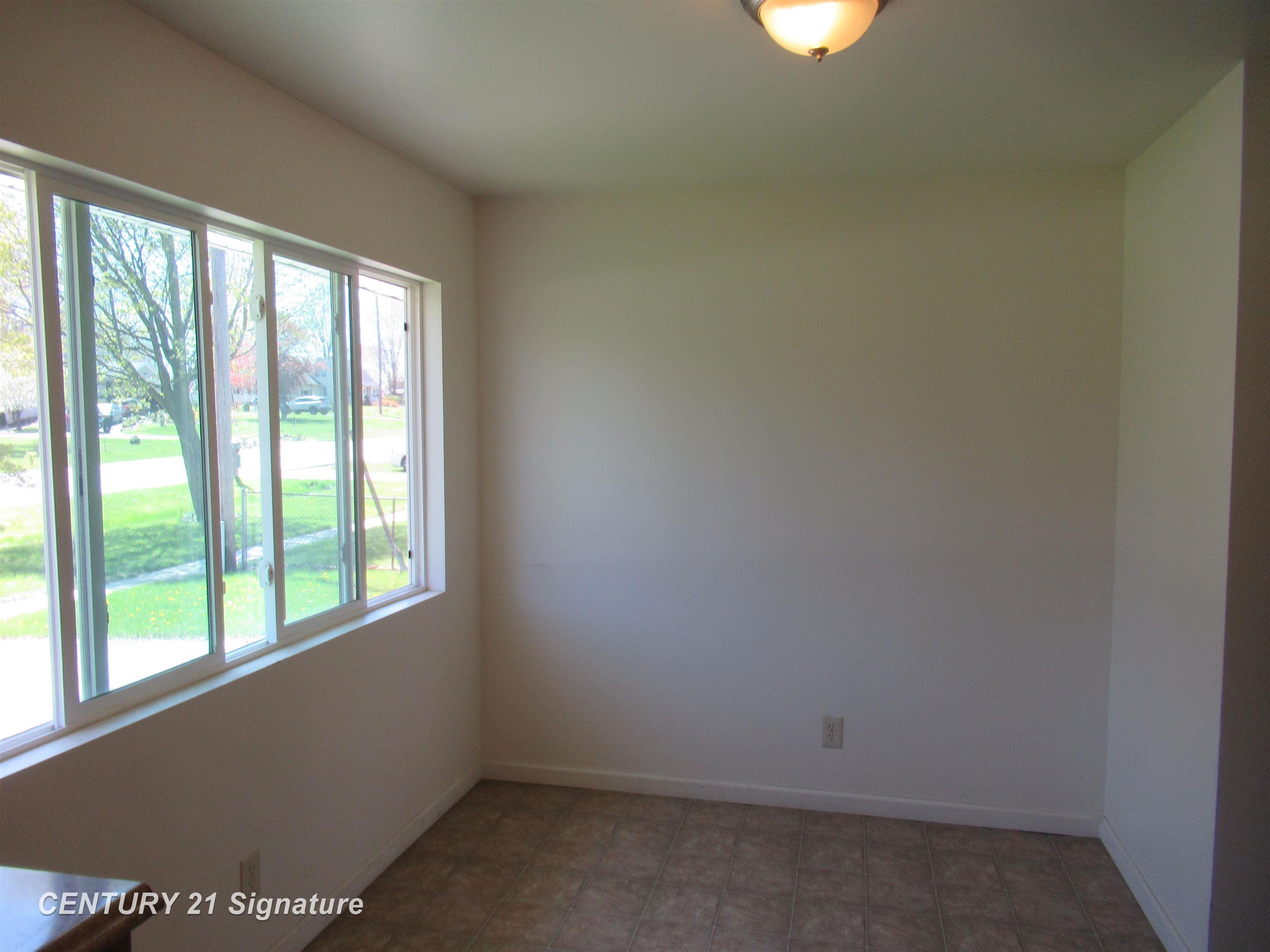 131 East River Road Flushing, MI 48433 - Photo 7 of 32