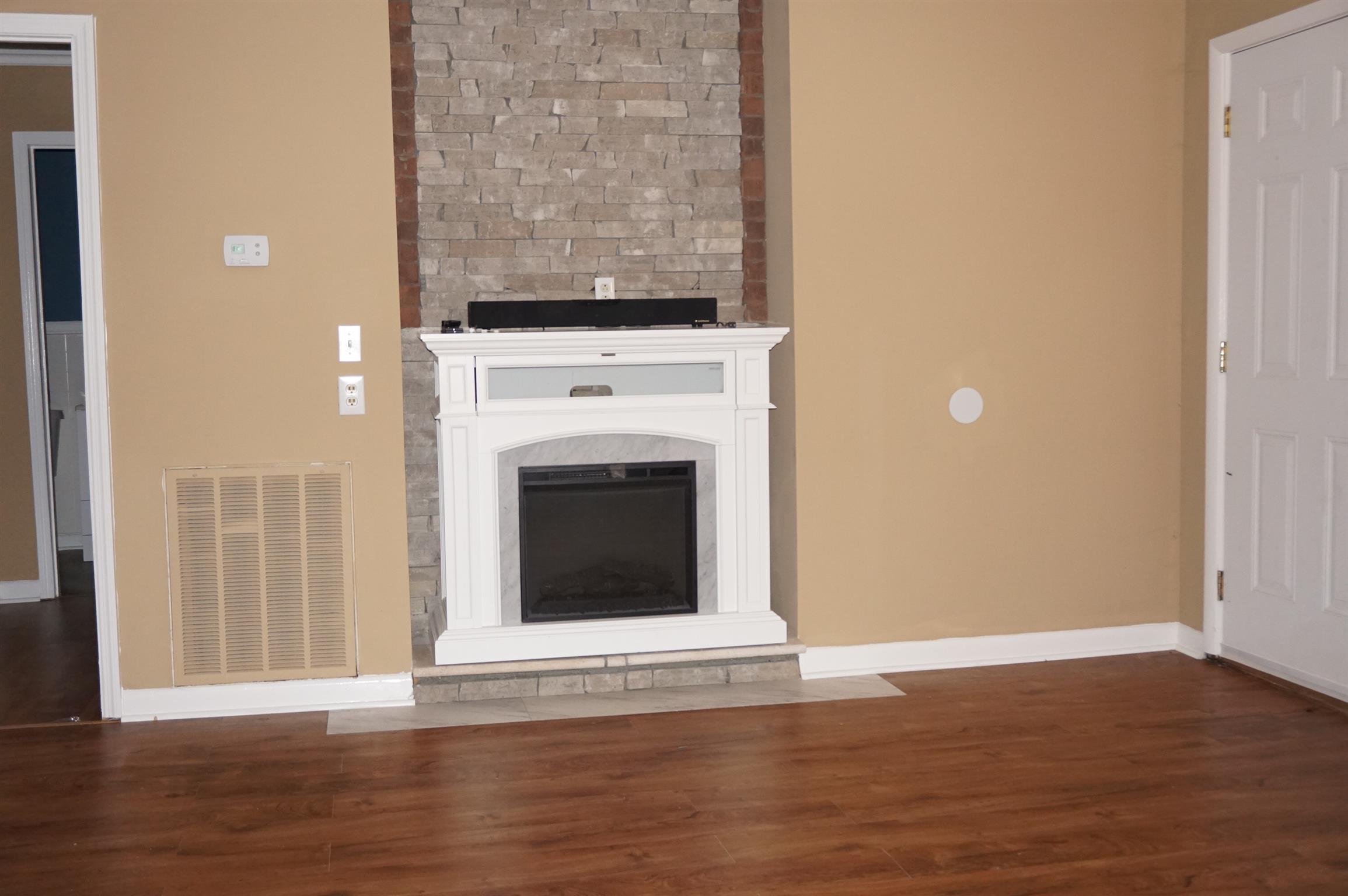 305 Gomer Road Clarksville, TN 37042 - Photo 4 of 19 Gallery Image 4