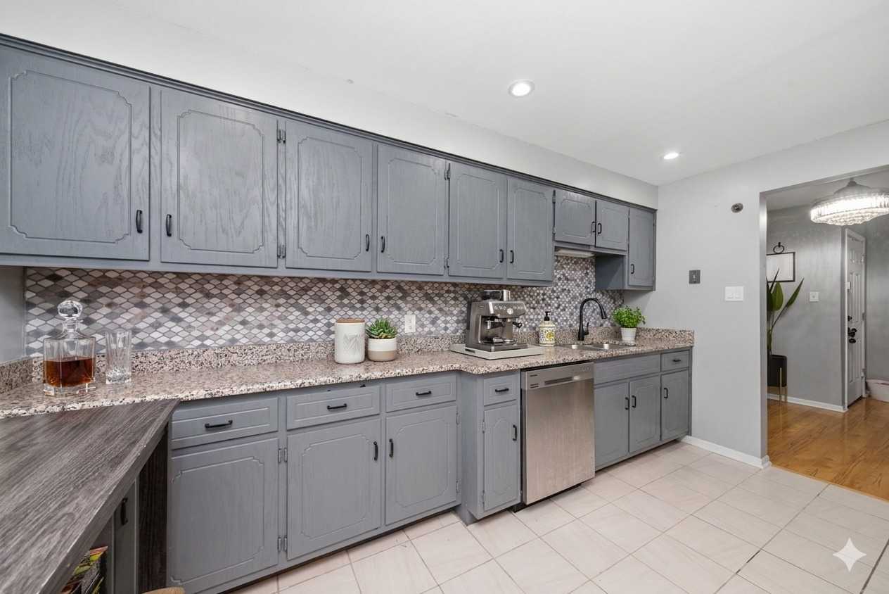 10626 Ridgeland Avenue, Unit 1D Chicago Ridge, IL 60415 - Photo 3 of 11