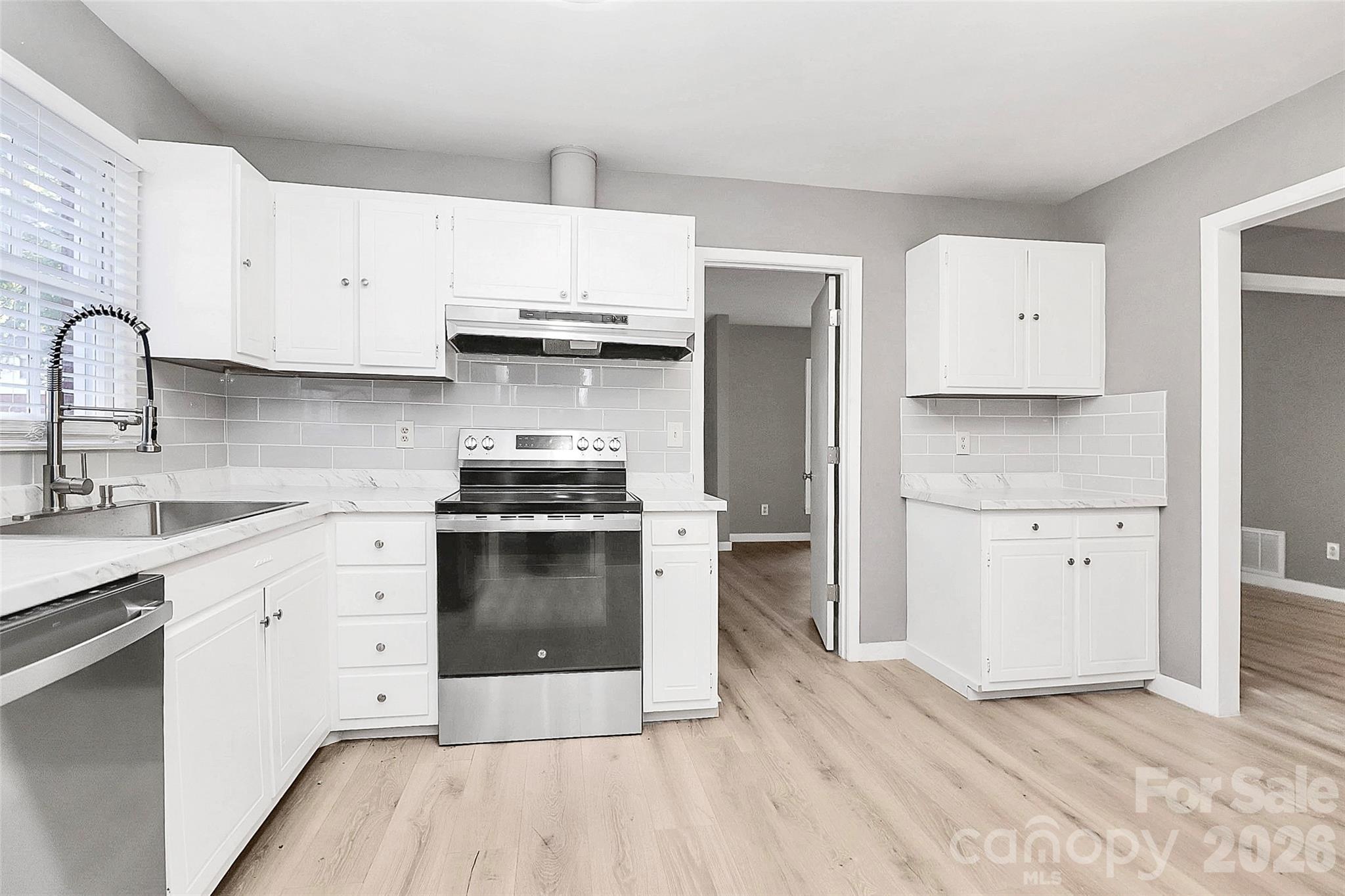 7118 April Ridge Lane Charlotte, NC 28215 - Photo 11 of 16