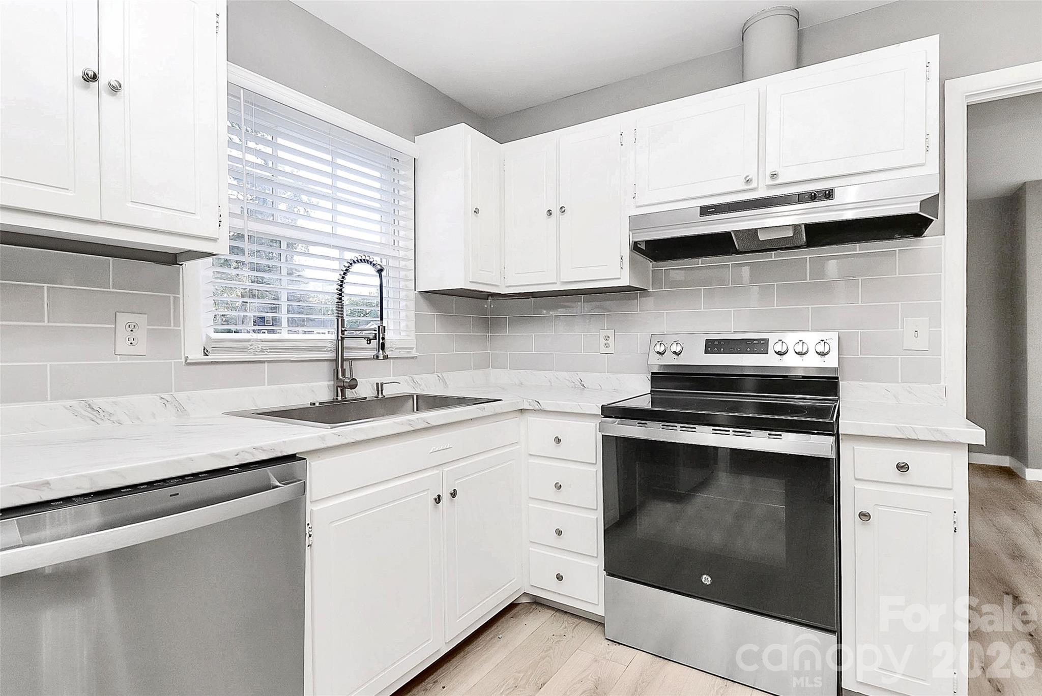 7118 April Ridge Lane Charlotte, NC 28215 - Photo 12 of 16