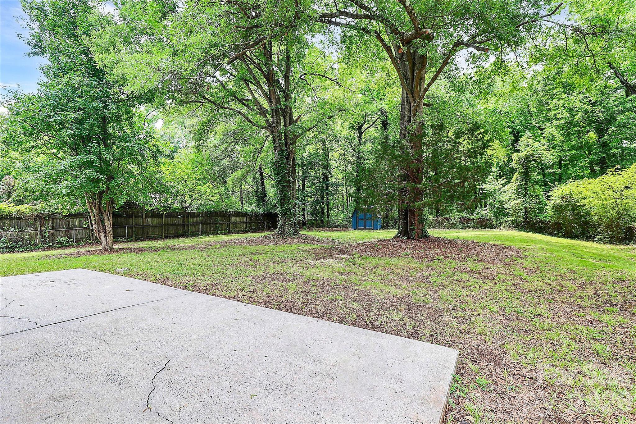 7118 April Ridge Lane Charlotte, NC 28215 - Photo 15 of 16