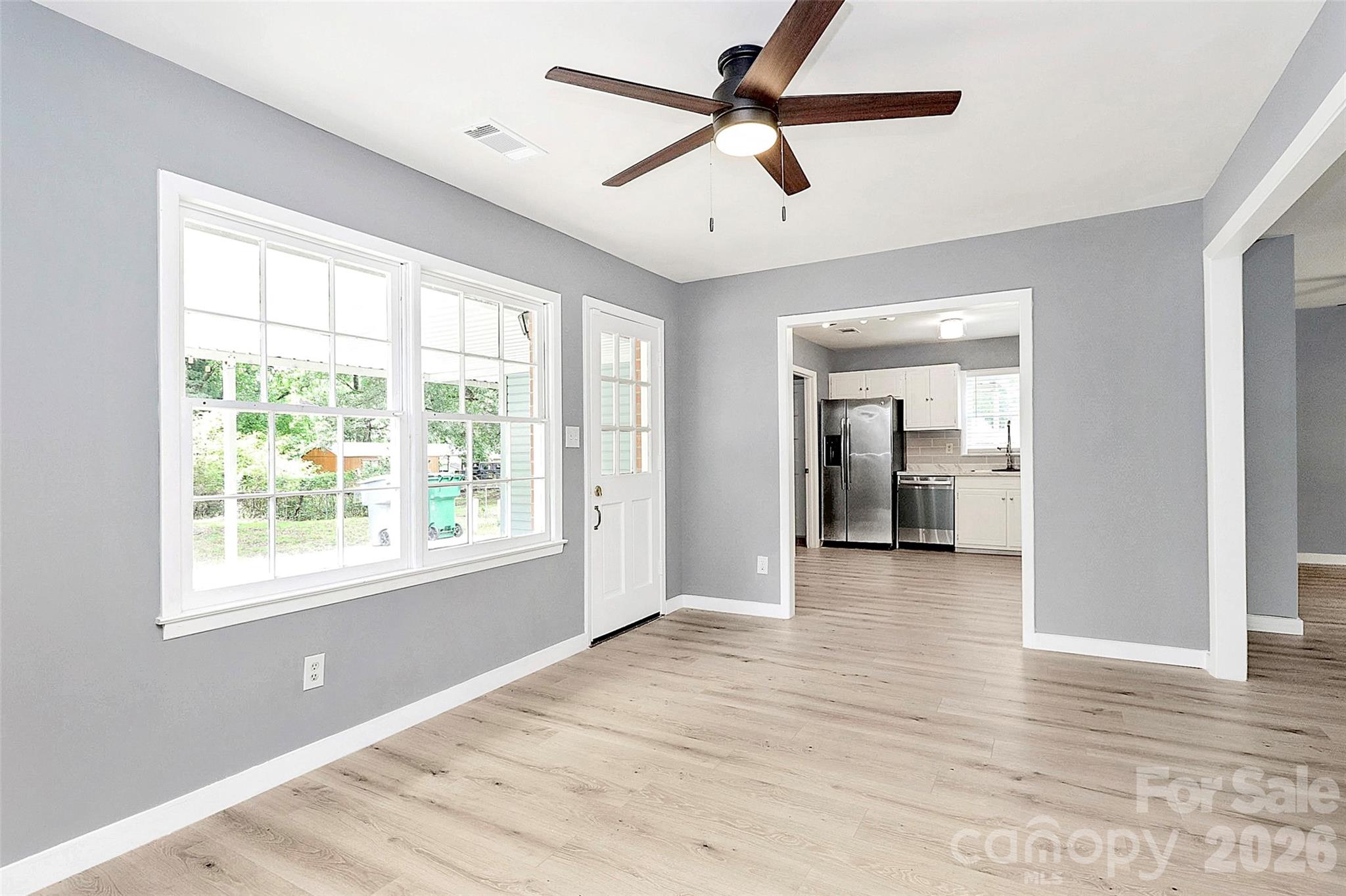 7118 April Ridge Lane Charlotte, NC 28215 - Photo 4 of 16