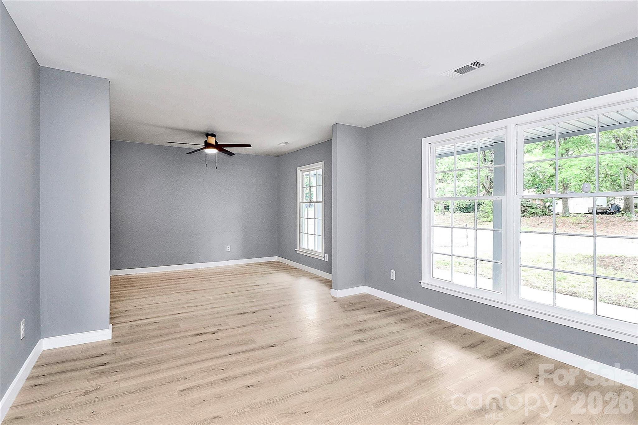 7118 April Ridge Lane Charlotte, NC 28215 - Photo 5 of 16