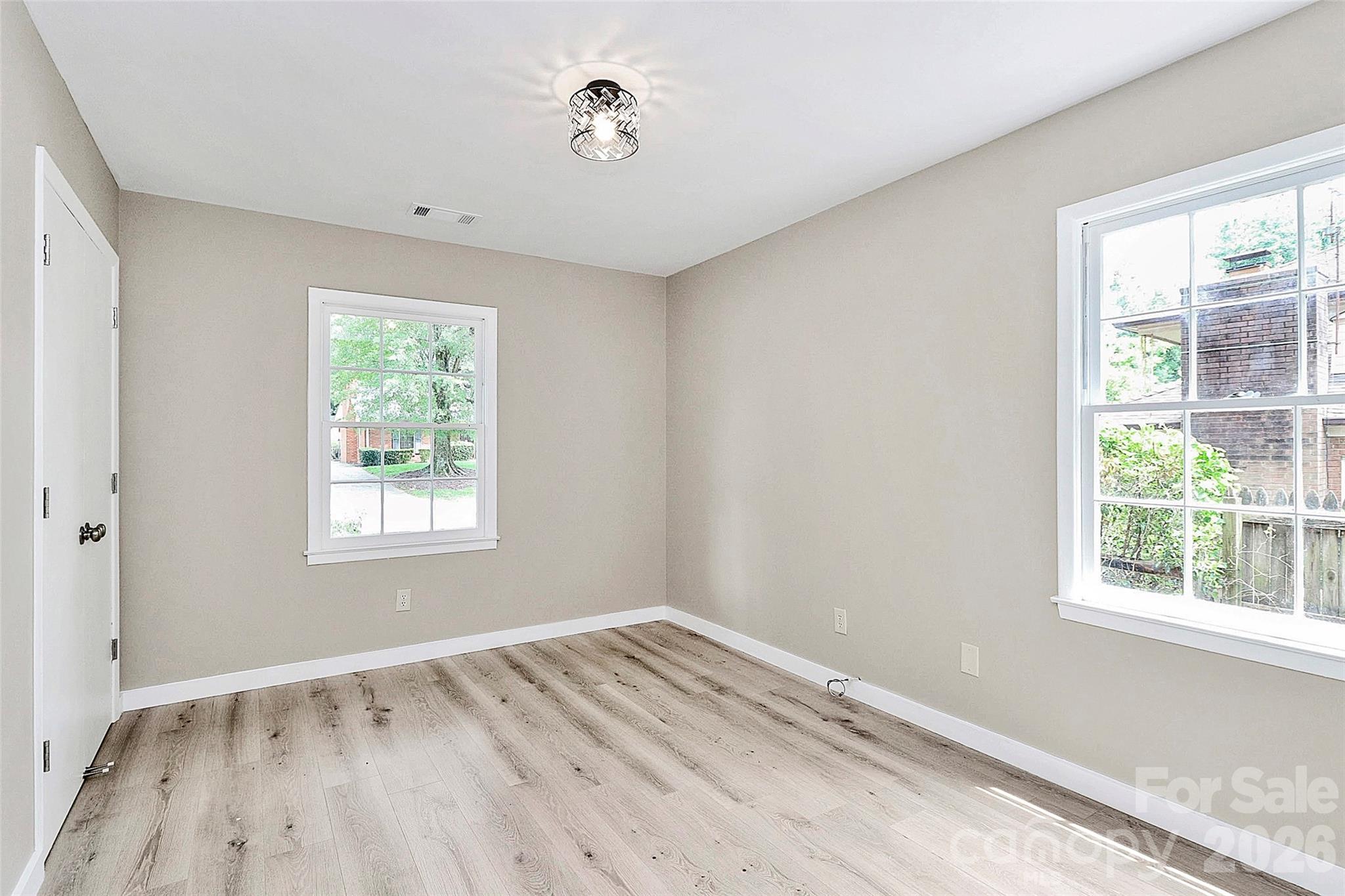 7118 April Ridge Lane Charlotte, NC 28215 - Photo 7 of 16