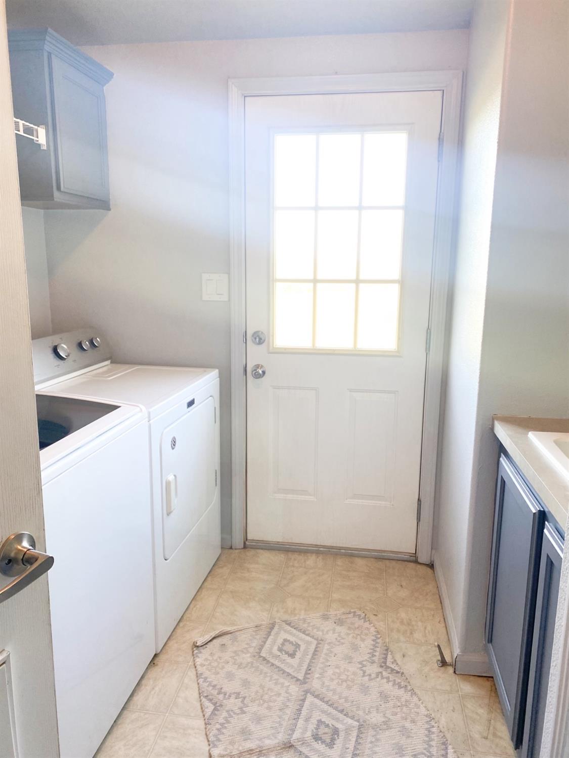 124 Wyer Road Arbuckle, CA 95912 - Photo 25 of 43 a view of utility room with washer and dryer