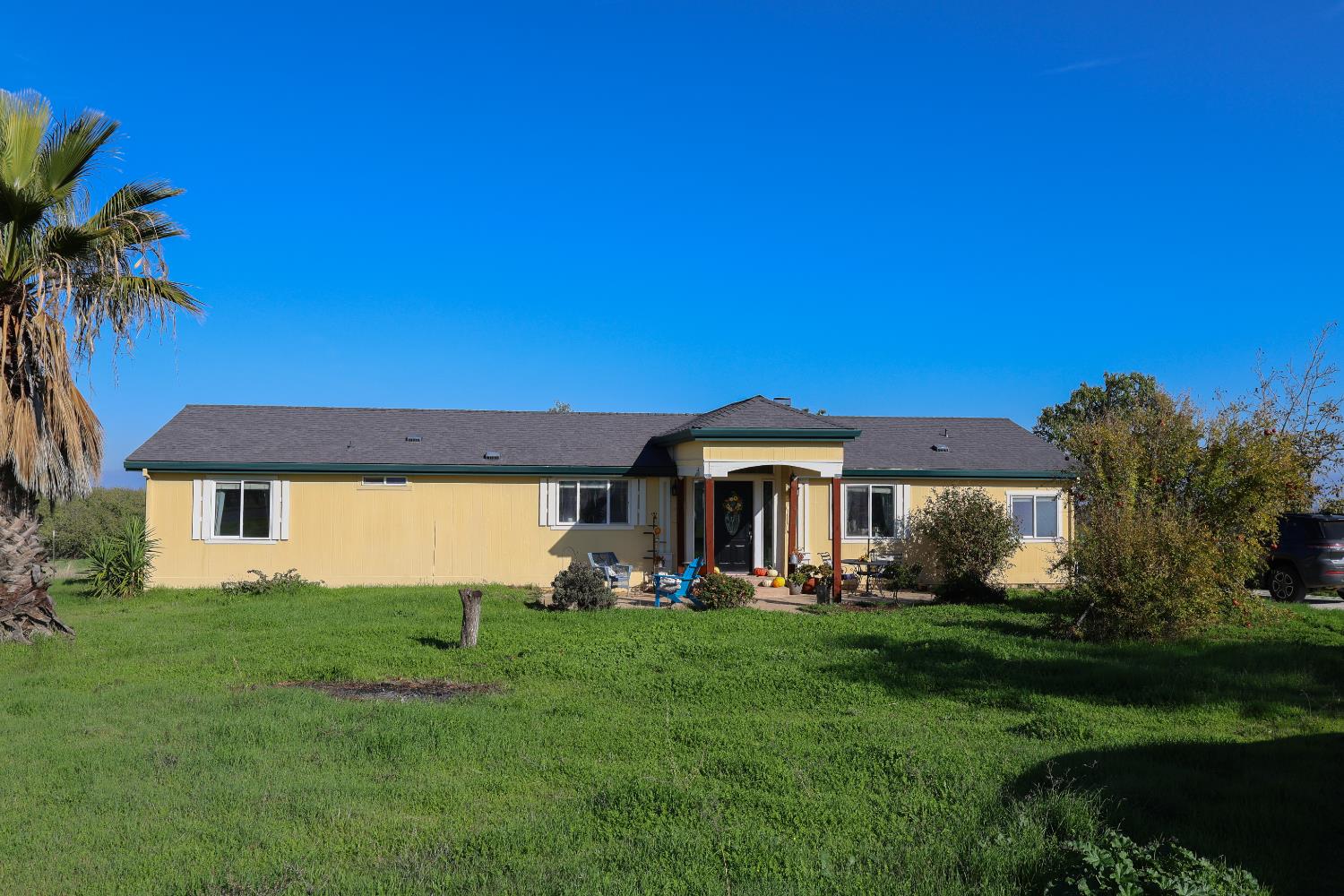124 Wyer Road Arbuckle, CA 95912 - Photo 5 of 43 a view of a house with a big yard