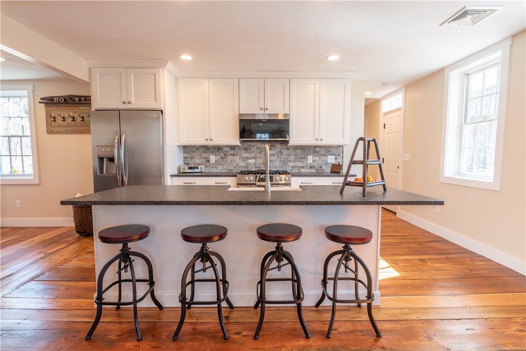 2211 Mendon Road Cumberland, RI 02864 - Photo 13 of 36