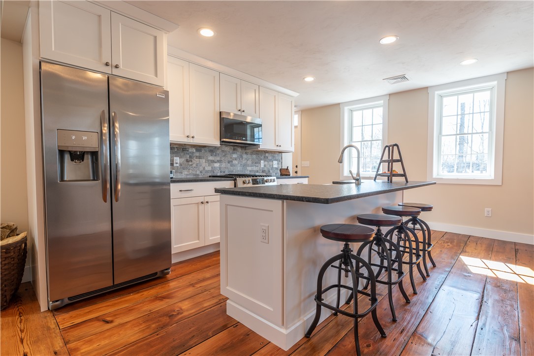 2211 Mendon Road Cumberland, RI 02864 - Photo 14 of 36