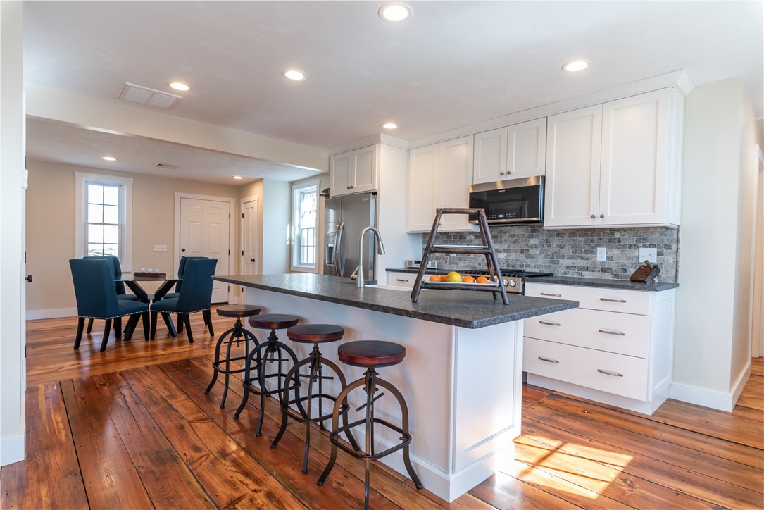 2211 Mendon Road Cumberland, RI 02864 - Photo 16 of 36